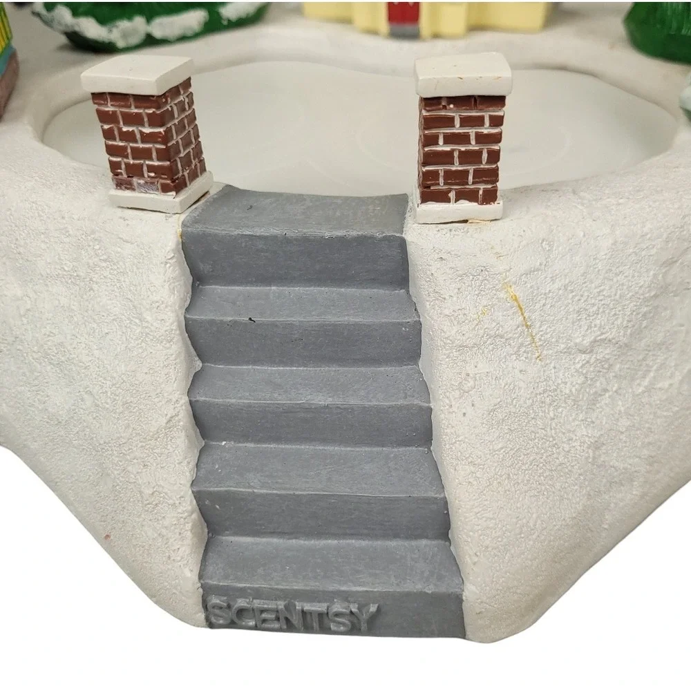 Scentsy Skate The Day Away 2021 Holiday Warmer w/ Moving Skaters Xmas Open Box